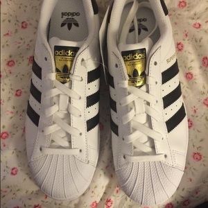 Adidas superstars